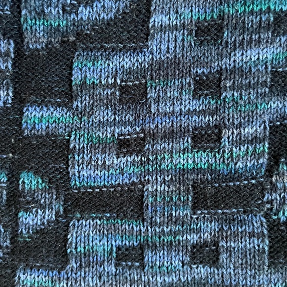 3XL (very comfy) blue patterned sweater - Picture 2 of 4